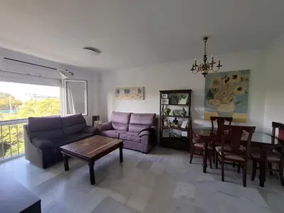 a living room with a couch and a table at Apartamento 3 dormitorios con garaje y wifi gratis a pocos minutos del centro de Jerez in Jerez de la Frontera