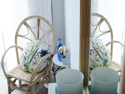 two chairs and a mirror in a room at Hostal La Casa Sanlúcar in Sanlúcar de Barrameda
