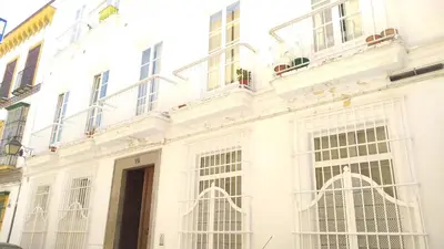 a white building with white windows and a door at Sherryflat Azahar in Jerez de la Frontera