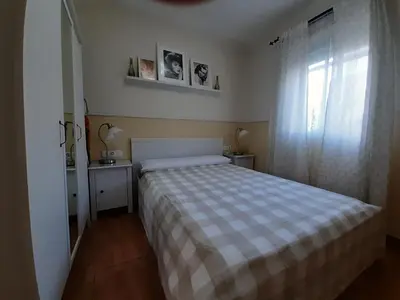 a small bedroom with a bed and a window at Apartamento Zona Norte in Jerez de la Frontera