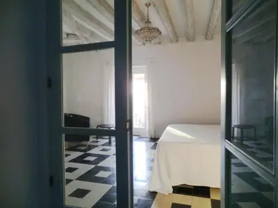 a room with a room with a table and a window at La Nube de San Miguel in Cádiz