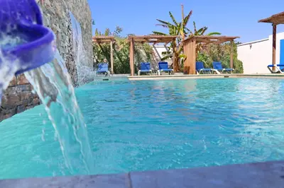 a water fountain in a swimming pool at Bungalow La Roa I in Conil de la Frontera