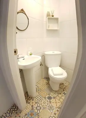 a bathroom with a toilet and a sink at Pensión Cádiz in Cádiz