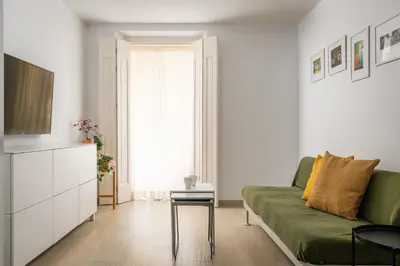 a living room with a green couch and a table at BYPILLOW Tiento in Cádiz