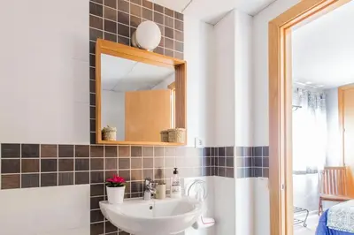 a bathroom with a sink and a mirror at Apartamento PUERTA-CALETA by Cadiz4Rentals in Cádiz