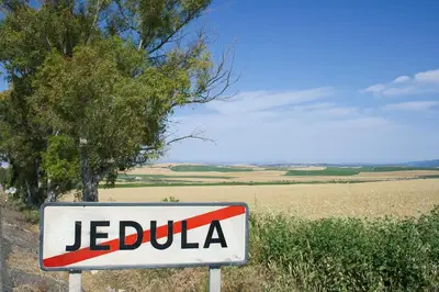 a sign that says jubbula in front of a field at Pensión Montero in Jedula