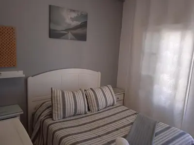 a small bedroom with a bed and a window at Pensión Montero in Jedula