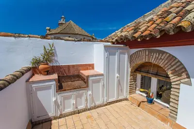 an outdoor patio of a house with an archway at Atico Sanlucar in Sanlúcar de Barrameda