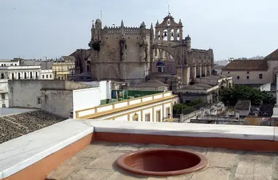 a view of an old cathedral from the roof of a building at La Casa del Limonero in El Puerto de Santa María