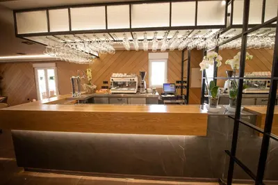 a bar in a kitchen with a counter top at Hotel y Apartamentos Diufain in Conil de la Frontera