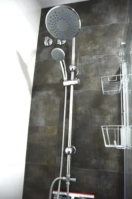 a shower with two baskets on the wall at Apartamento Recreo Cadiz in Cádiz
