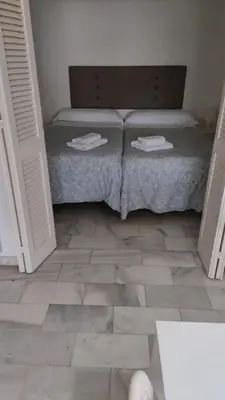 a bedroom with a bed and a tile floor at Apartamento Vistahermosa Centro in El Puerto de Santa María