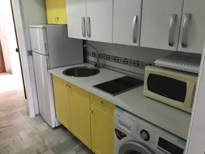 a small kitchen with a sink and a microwave at Apartamento Vistahermosa Centro in El Puerto de Santa María