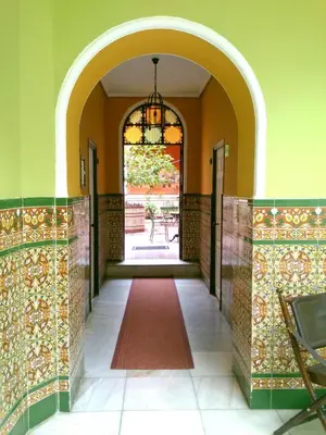 an entry hallway with an archway and a red carpet at Al Andalus Jerez in Jerez de la Frontera