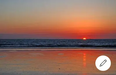 a sunset on the beach with the ocean in the background at Piso Ribera del Marisco in El Puerto de Santa María