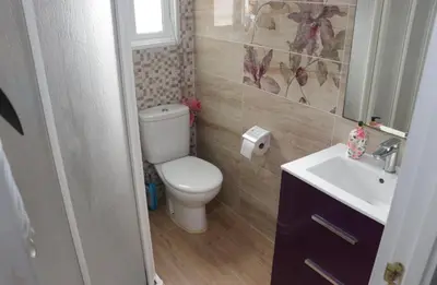 a bathroom with a toilet and a sink at Apartamento en Conil con piscina in Conil de la Frontera