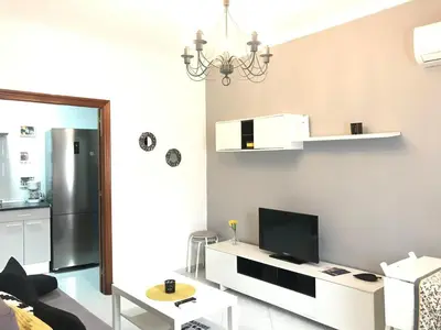 a living room with a tv and a kitchen at Apartamento Conocedores in Jerez de la Frontera