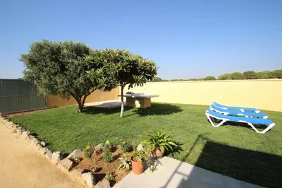 a yard with a picnic table and a bench at Casa Melli in Conil de la Frontera