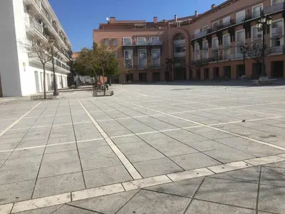 an empty parking lot in front of a building at Ático Las Infantas- Parking gratuito in Sanlúcar de Barrameda