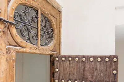 a wooden door with a mirror on top of it at Hotel Casa de las Cuatro Torres in Cádiz