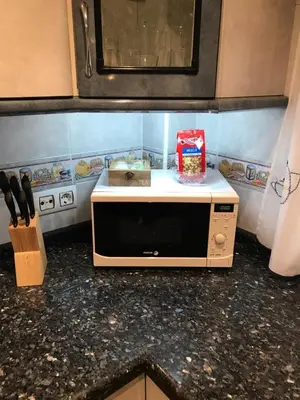 a microwave sitting on a counter in a kitchen at Casa Bahía de Cádiz in Puerto Real
