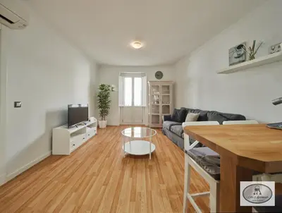 a living room with a couch and a table at Dulce Arbolí Little Apartments in Cádiz
