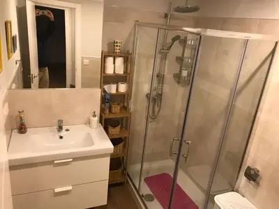 a bathroom with a shower and a sink at Infantes 8-4-30 in Sanlúcar de Barrameda