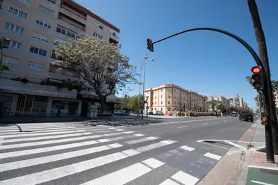 an empty street with a traffic light and a crosswalk at Apartamentos Las Huertas in Cádiz