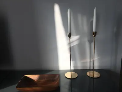 two candles on top of a table with a stone at Apartamento Costa Ballena in Rota