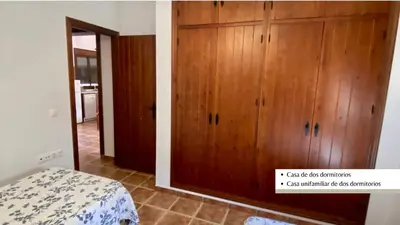 a bedroom with wooden cabinets and a bed at Arco Casas Adosadas in Conil de la Frontera
