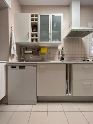 a kitchen with white cabinets and a sink at Apartamento en la playa de Valdelagrana in El Puerto de Santa María