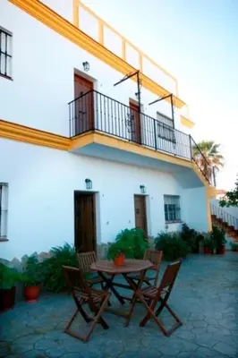a patio with a table and chairs in front of a building at Casa Rural El Limonero in Los Naveros