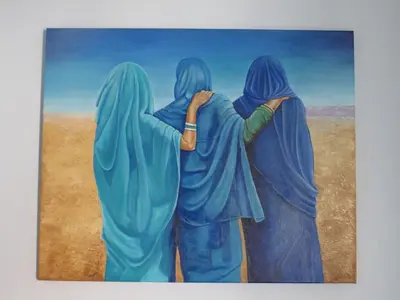 a painting of three women walking in a desert at El apartaito in Sanlúcar de Barrameda