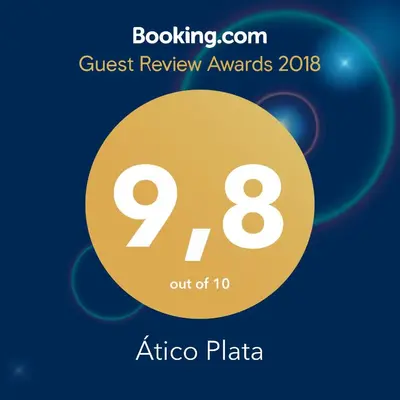 a sign that reads quest review awards with a yellow circle at Ático Plata in Cádiz