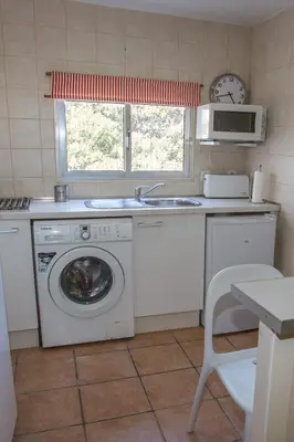 a kitchen with a washing machine and a sink at Casa Jerez Alameda del Banco in Jerez de la Frontera