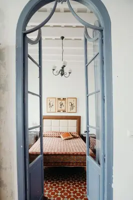 a bedroom with a bed with an open door at Apartamento El Balcon de Cadiz in Cádiz