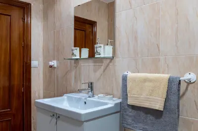 a bathroom with a sink and a mirror at Apartamento Maribel in Cádiz