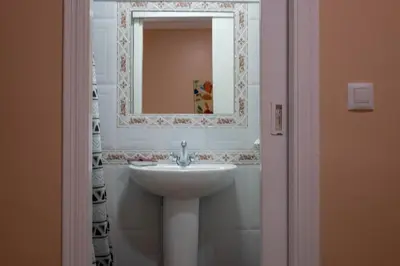 a bathroom with a sink and a mirror at Sanvi Xerez Centro in Jerez de la Frontera