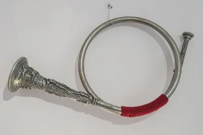a silver pipe with a red string hanging on a wall at Apartamento El Pentagrama de Cádiz in Cádiz
