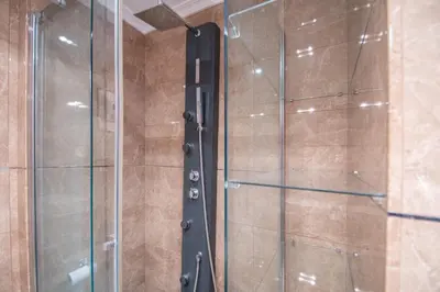 a shower with glass doors in a bathroom at Apartamento El Pentagrama de Cádiz in Cádiz