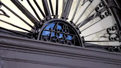 a close up of a ceiling with black metal at Hospederia 1881 in Chiclana de la Frontera
