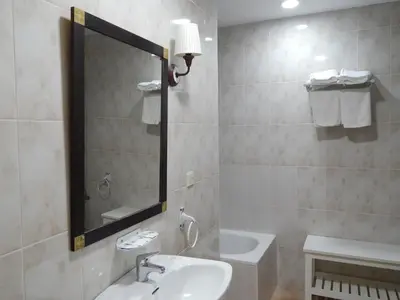 a bathroom with a sink and a mirror at Hospederia Marqués in Cádiz