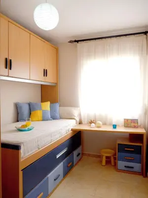 a small bedroom with a bed and a desk at Playa de la Calzada in Sanlúcar de Barrameda