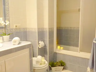 a bathroom with a sink and a toilet and a shower at Playa de la Calzada in Sanlúcar de Barrameda