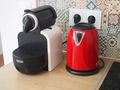 a coffee maker and a toaster on a counter at Casa Valientes A - Parking privado gratis & patio interior in Jerez de la Frontera