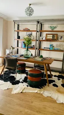 a living room with a desk and a table and chairs at Villa Cai in Chiclana de la Frontera