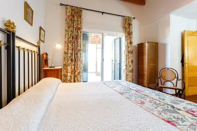 a bedroom with a large bed and a window at Bonito Chalet Con Vistas in Sanlúcar de Barrameda