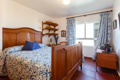 a bedroom with a bed and a window at Bonito Chalet Con Vistas in Sanlúcar de Barrameda