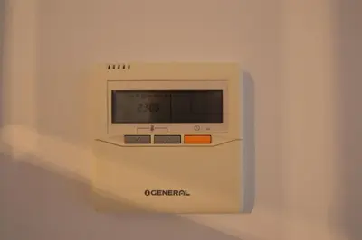 an orexel clock on a wall in a room at Piso Aurora in Sanlúcar de Barrameda