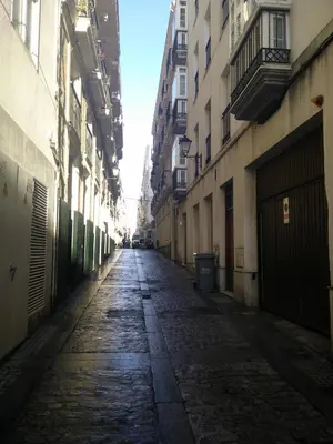an empty street in an alley between buildings at Apartamento El Patio de Canovas in Cádiz